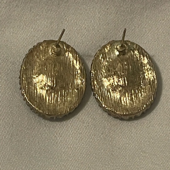 Elegant Silver Crystal Stud Earrings - Picture 2 of 2